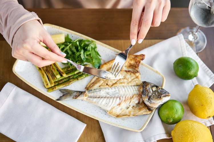 Týdenní jídelníček na 10 000 kJ (2400 kcal) podle nutriční specialistky: Plán a recepty